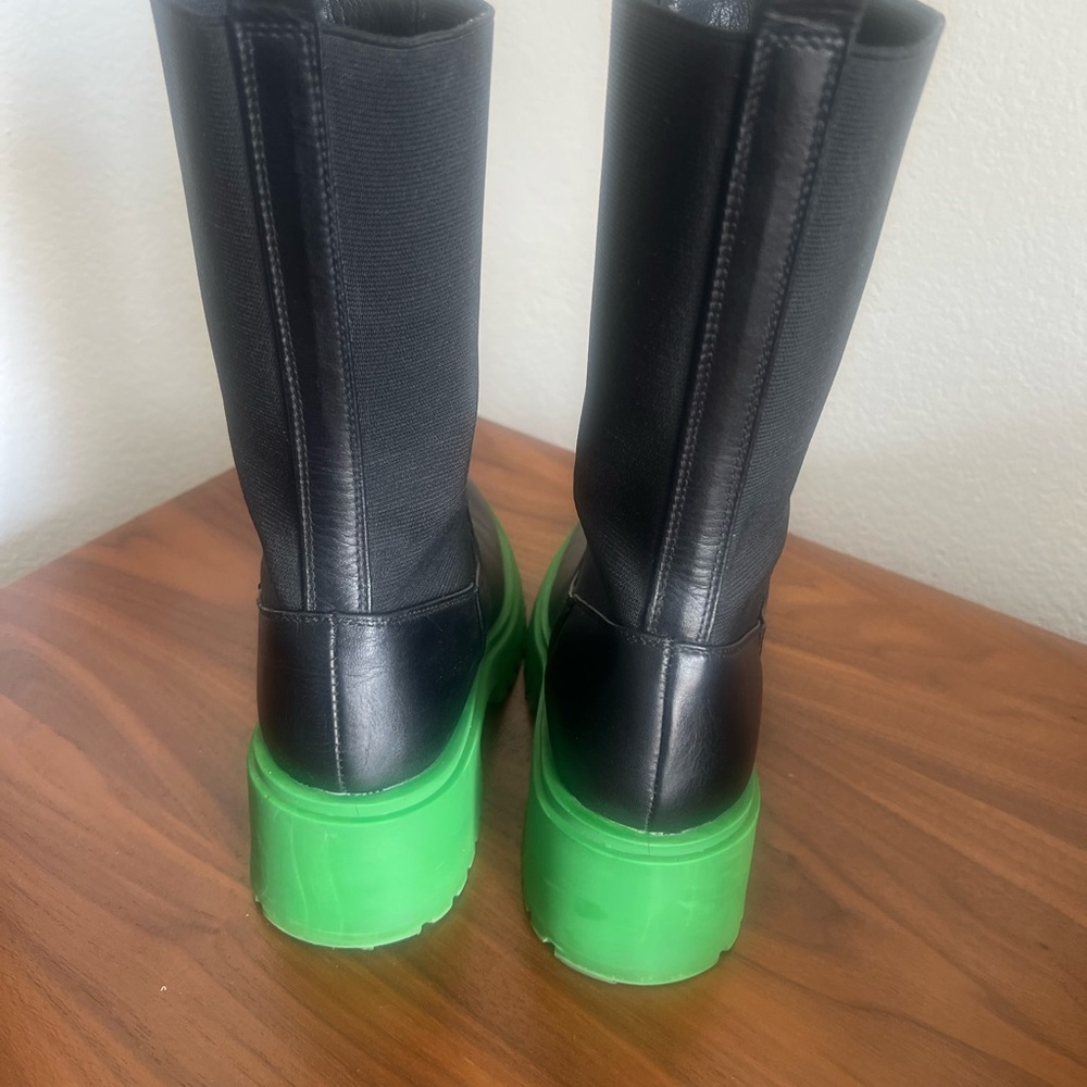 Steve Madden Hesitant Chelsea Boot - Picture 4 of 5